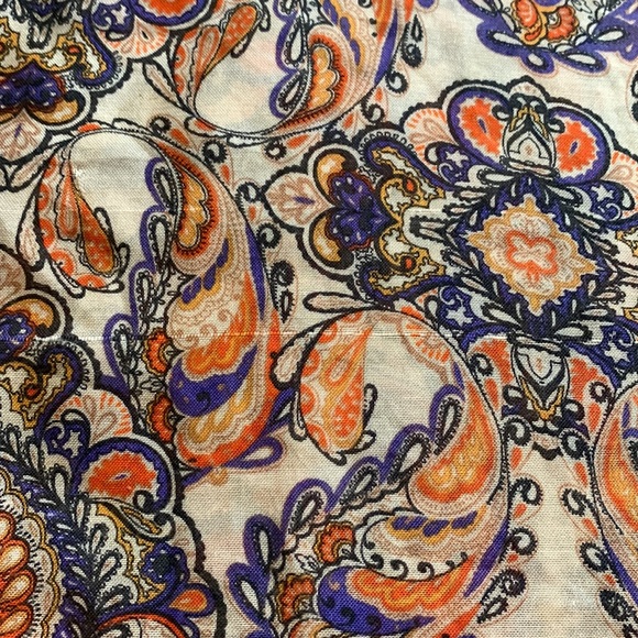 Paisley scarf, semi-sheer - Picture 5 of 5